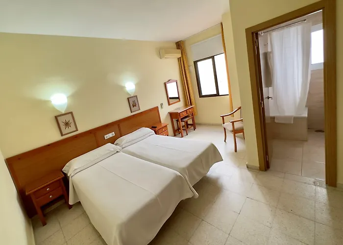 Cabello Hotel *