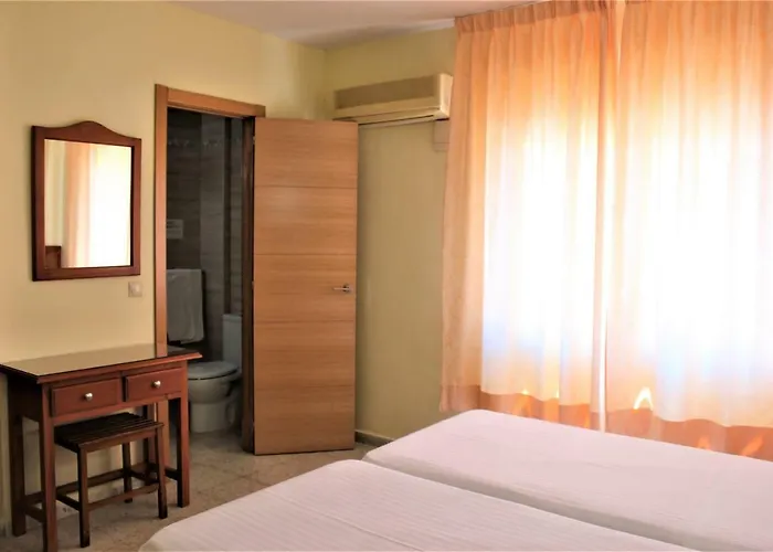 Cabello Hotel *